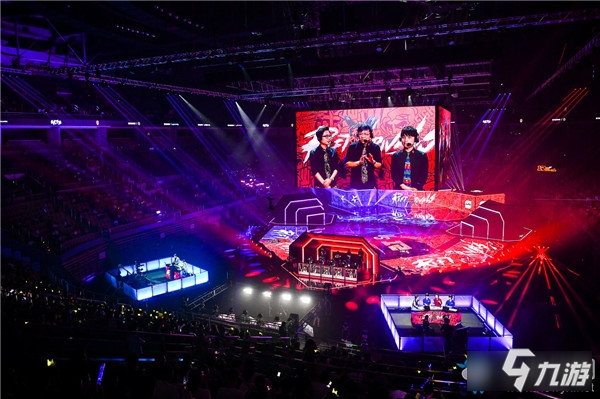 RNG十周年庆典返图：18年五人同框 姿态笑嘻了