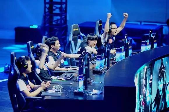 Eternal Fire 淘汰了 Vitality 并晋级 ESL Pro League 半决赛对阵 MIBR